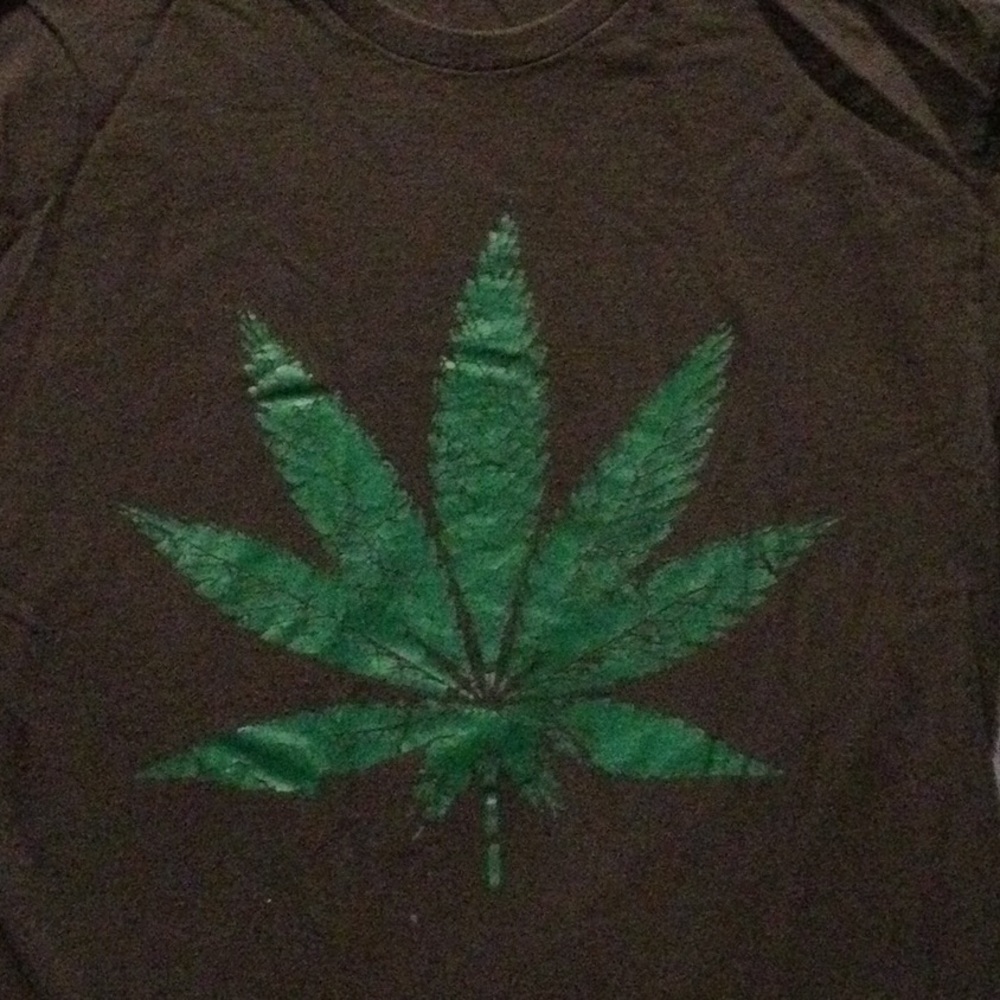 Weed short sleeve tee mens size medium brown shirt green leaf